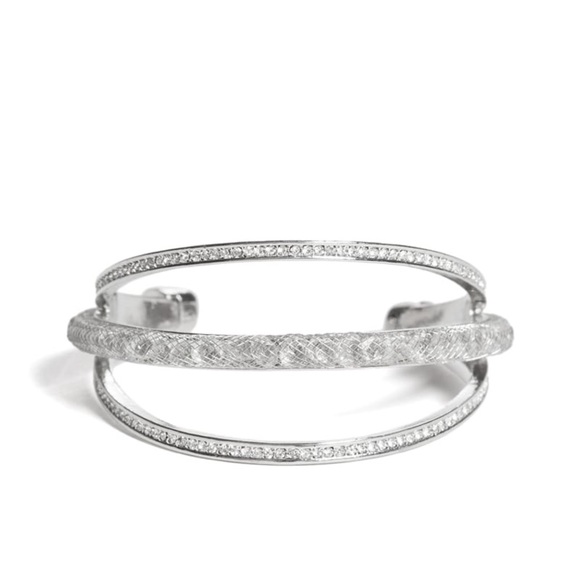 New GUESS Silver-Tone Patricia Cuff Bracelet - Picture 1 of 4